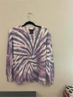 Design History Lavender and White Spiral Tie-Dye Crewneck Sweater